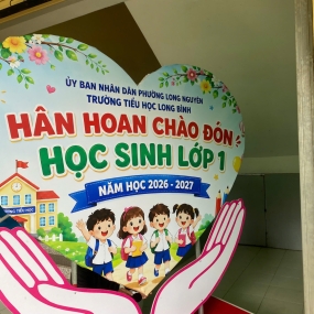 Ghi Lại Khoảnh Khắc Tựu Trường Ý Nghĩa: Mô Hình Check-in Formex Uốn Lượn 3D Sắc Nét Cho Trường Mầm Non & Tiểu Học.